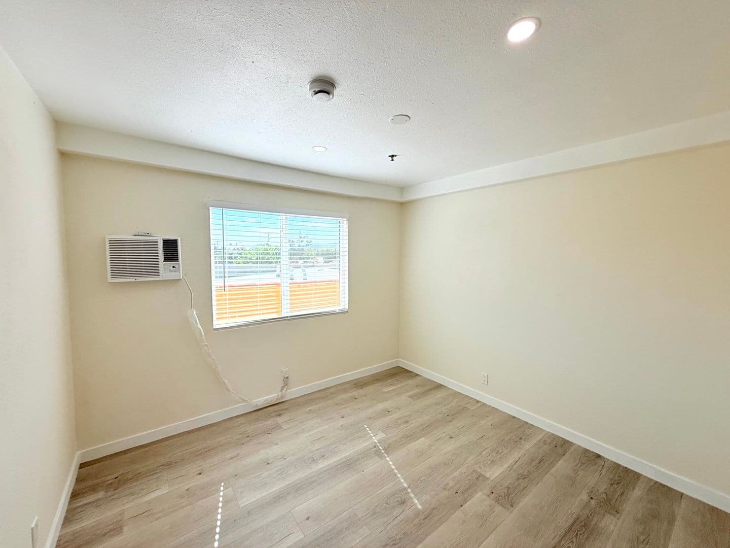 Los Angeles Apartment: 432 N Kingsley Dr.