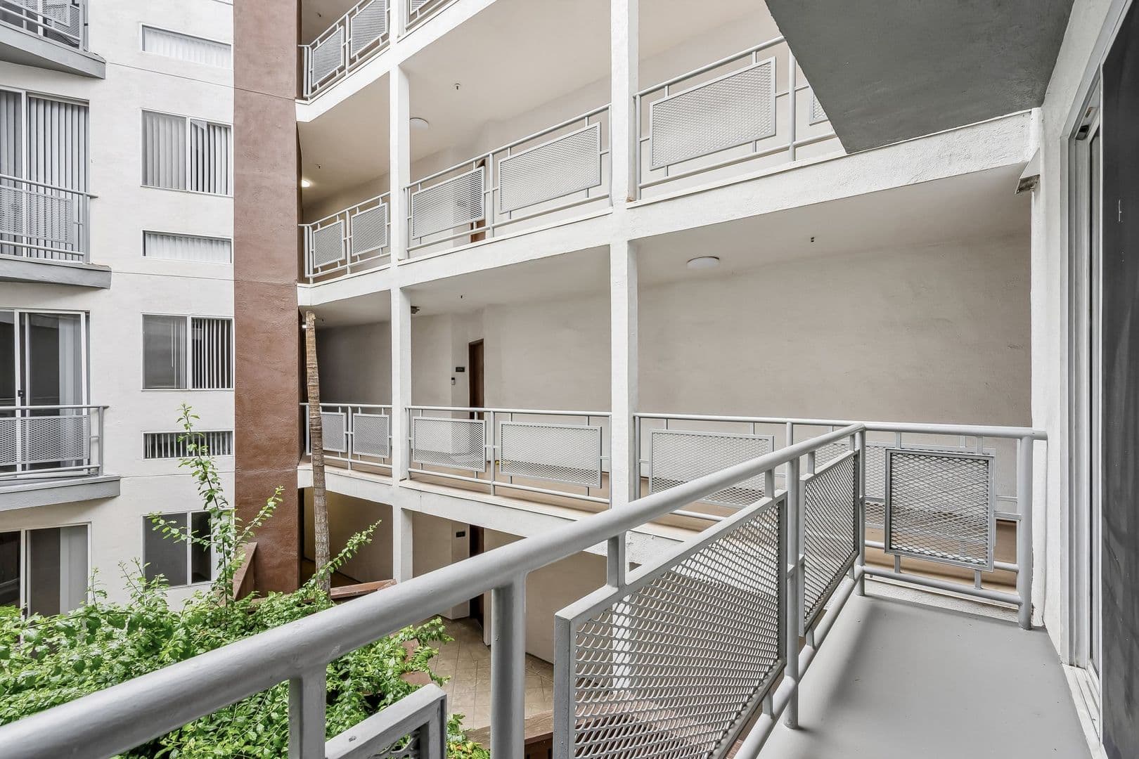 Los Angeles Apartment: 1443 N. Fuller Avenue