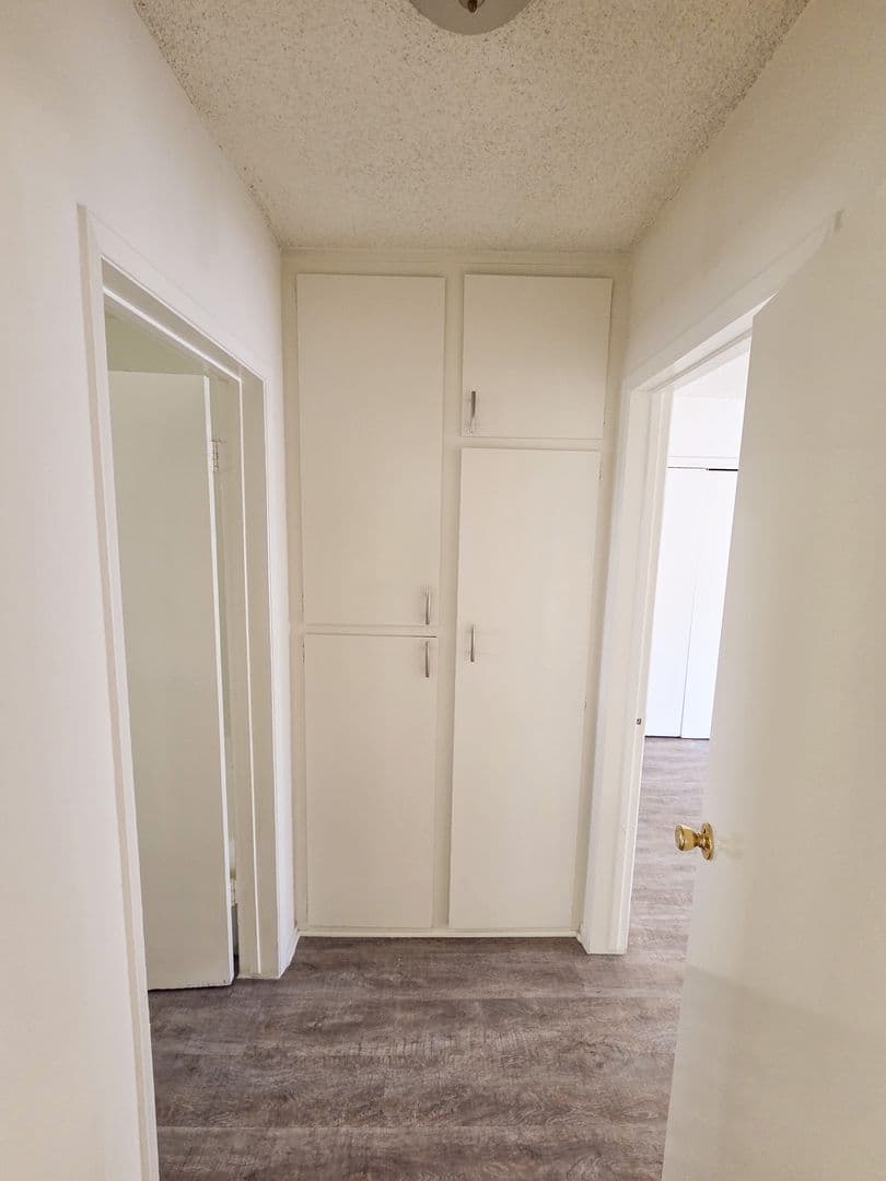Los Angeles Apartment: 8570 Gregory Way