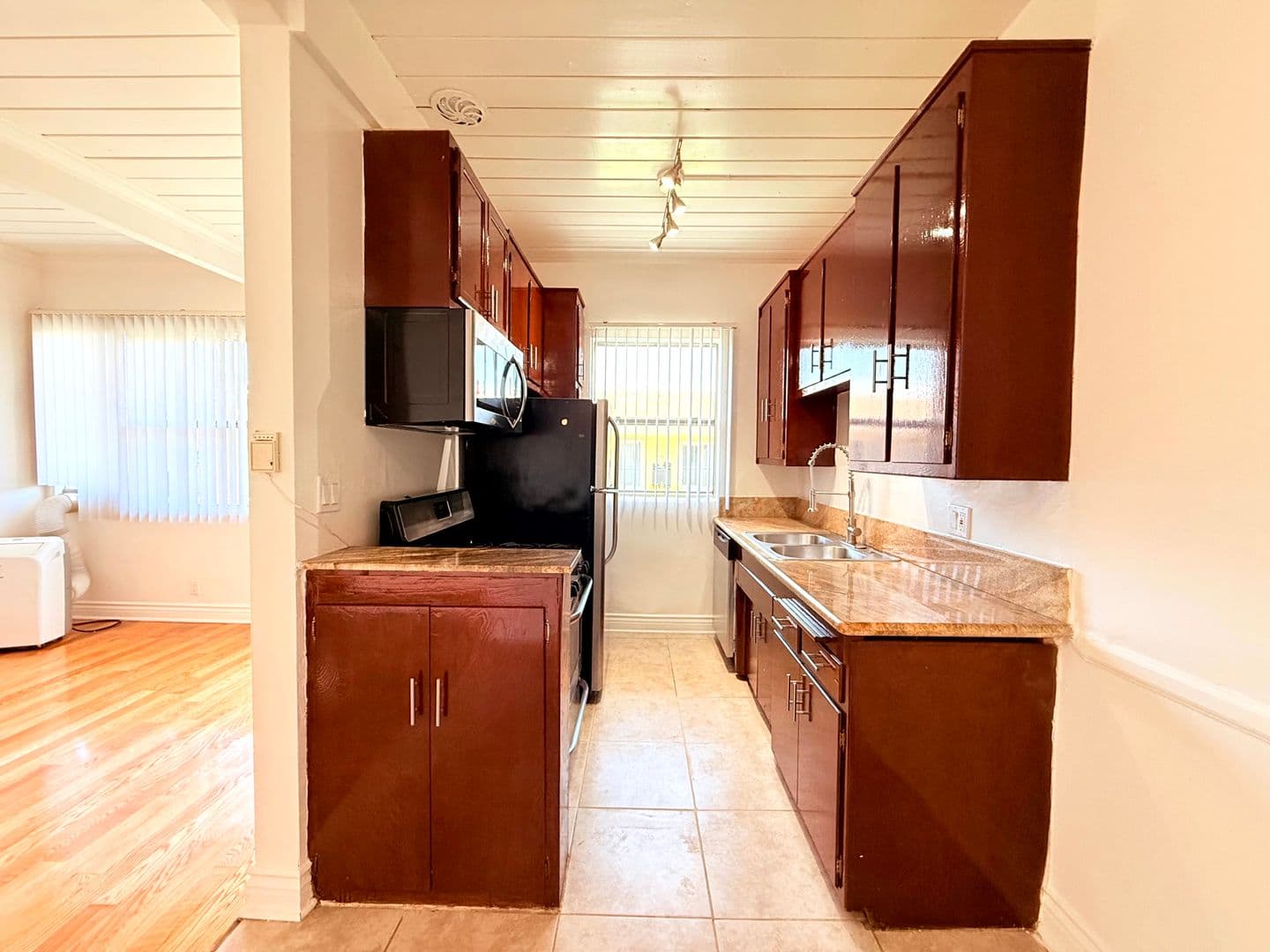 Los Angeles Apartment: 1376 N. Serrano Avenue