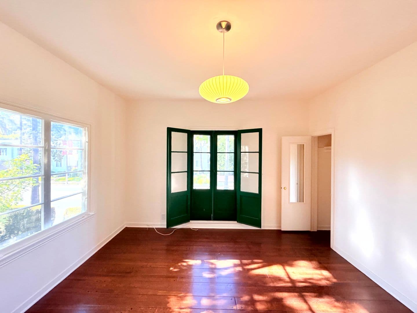 Los Angeles Apartment: 7660 Hollywood Boulevard