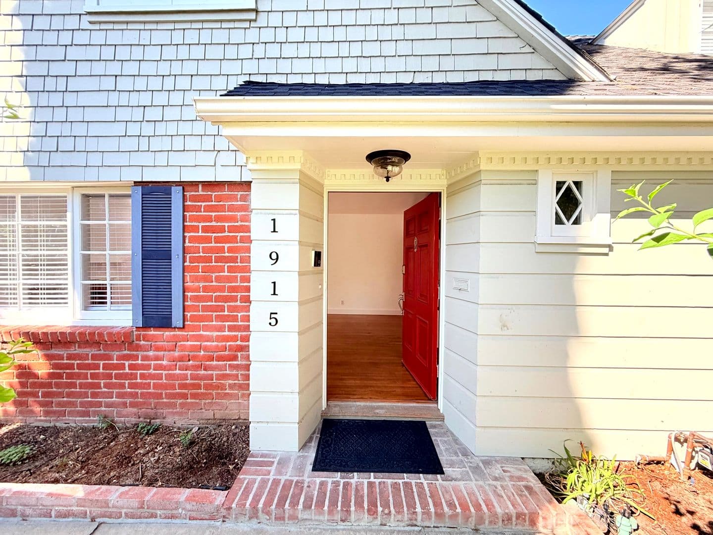 Glendale House: 1915 Canada Boulevard