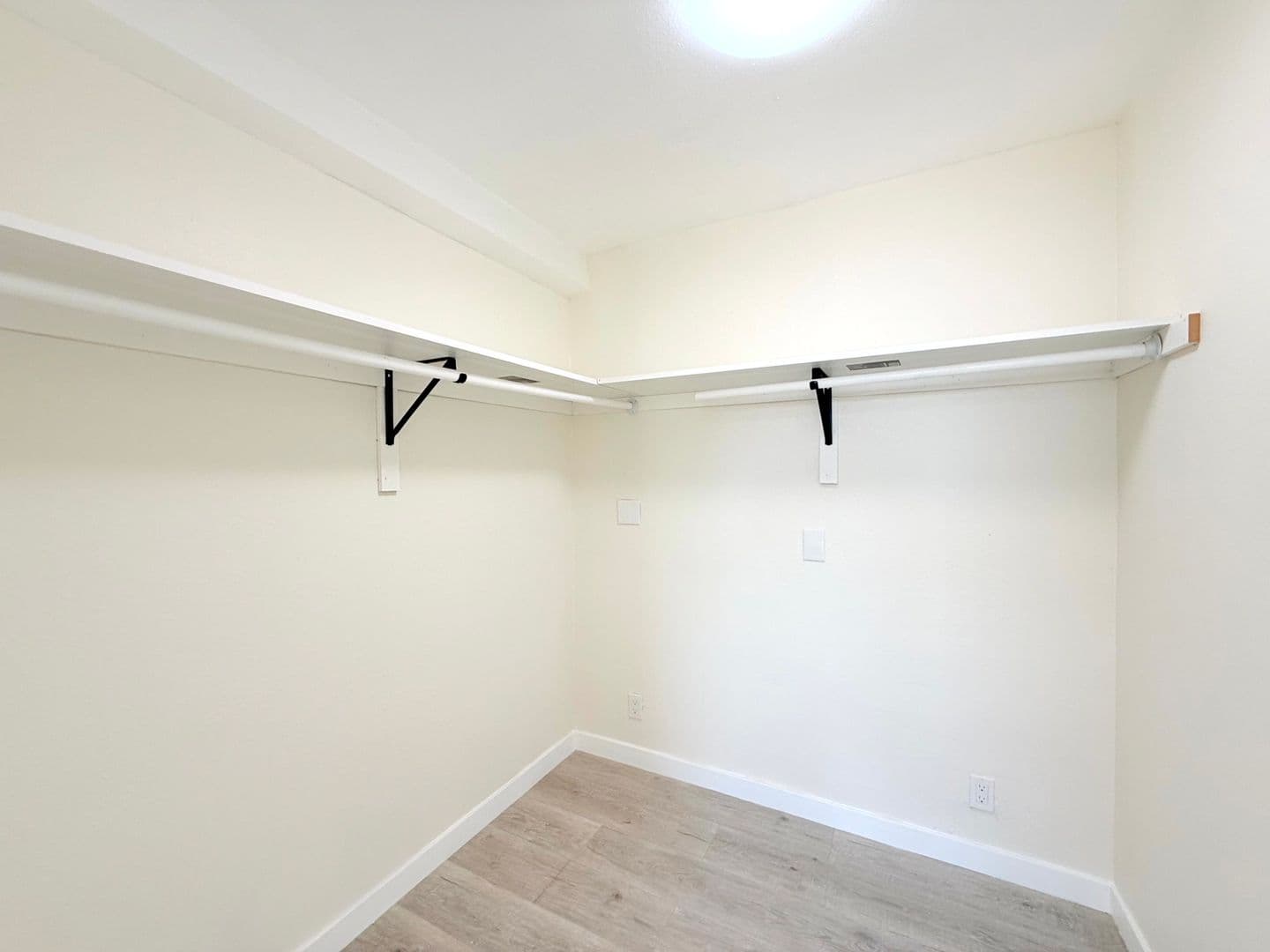 Los Angeles Apartment: 432 N Kingsley Dr.