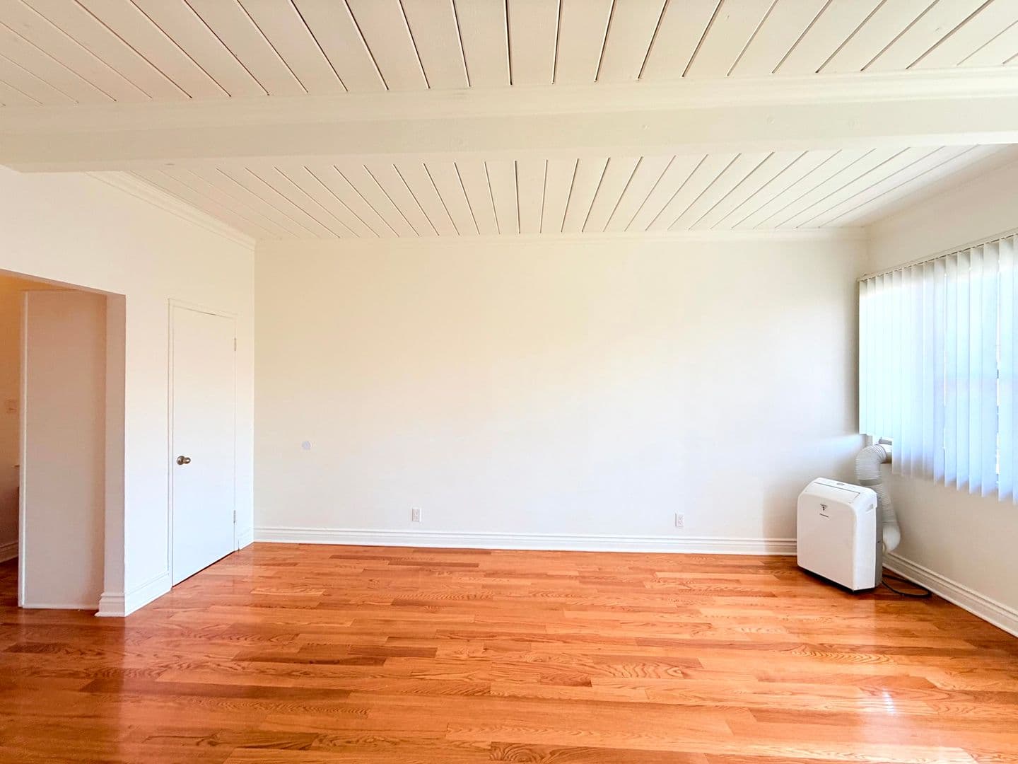 Los Angeles Apartment: 1376 N. Serrano Avenue