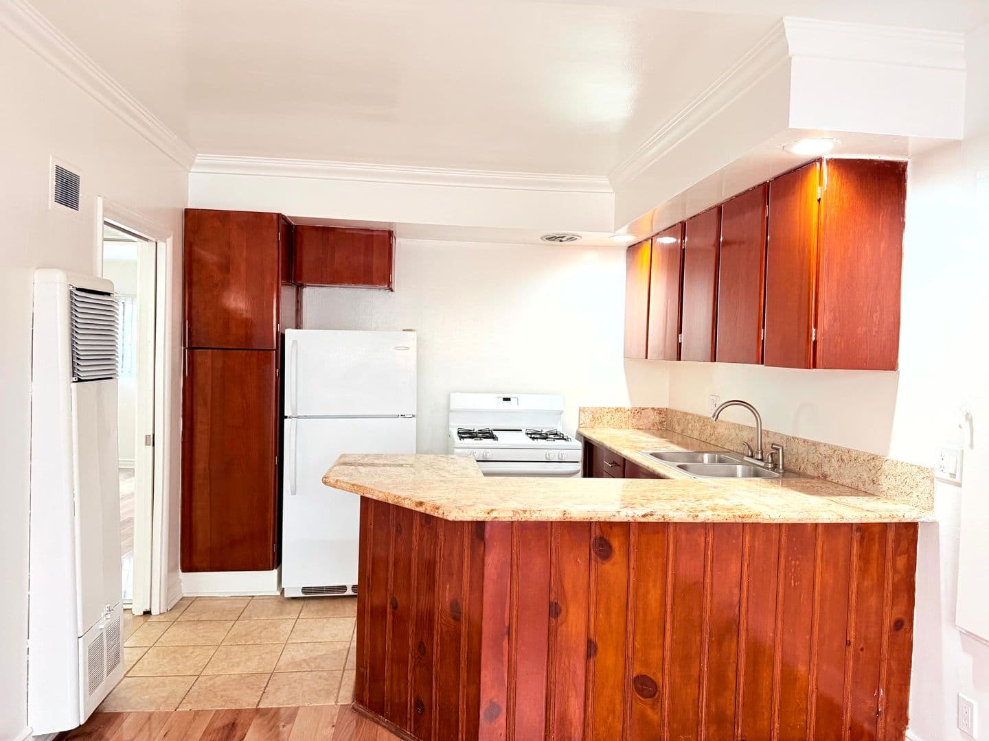 Los Angeles Apartment: 5356 Fountain Avenue/1266 N. Serrano