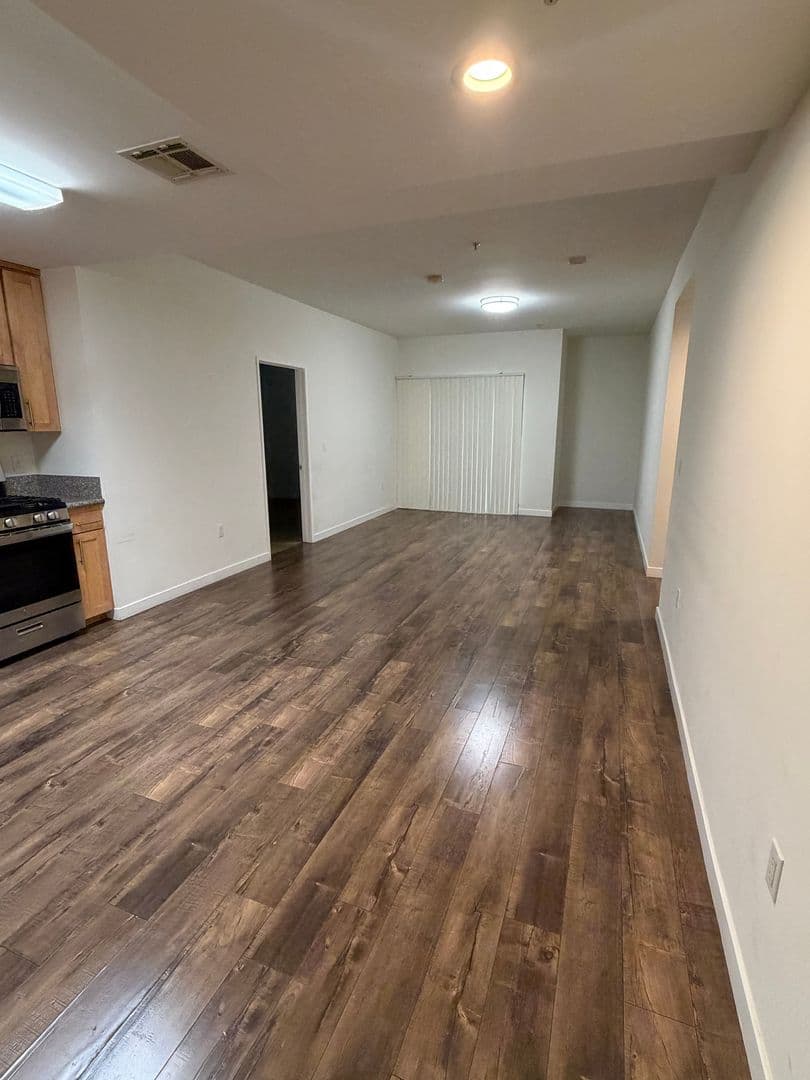 Canoga Park Apartment: 6816 Independence Ave