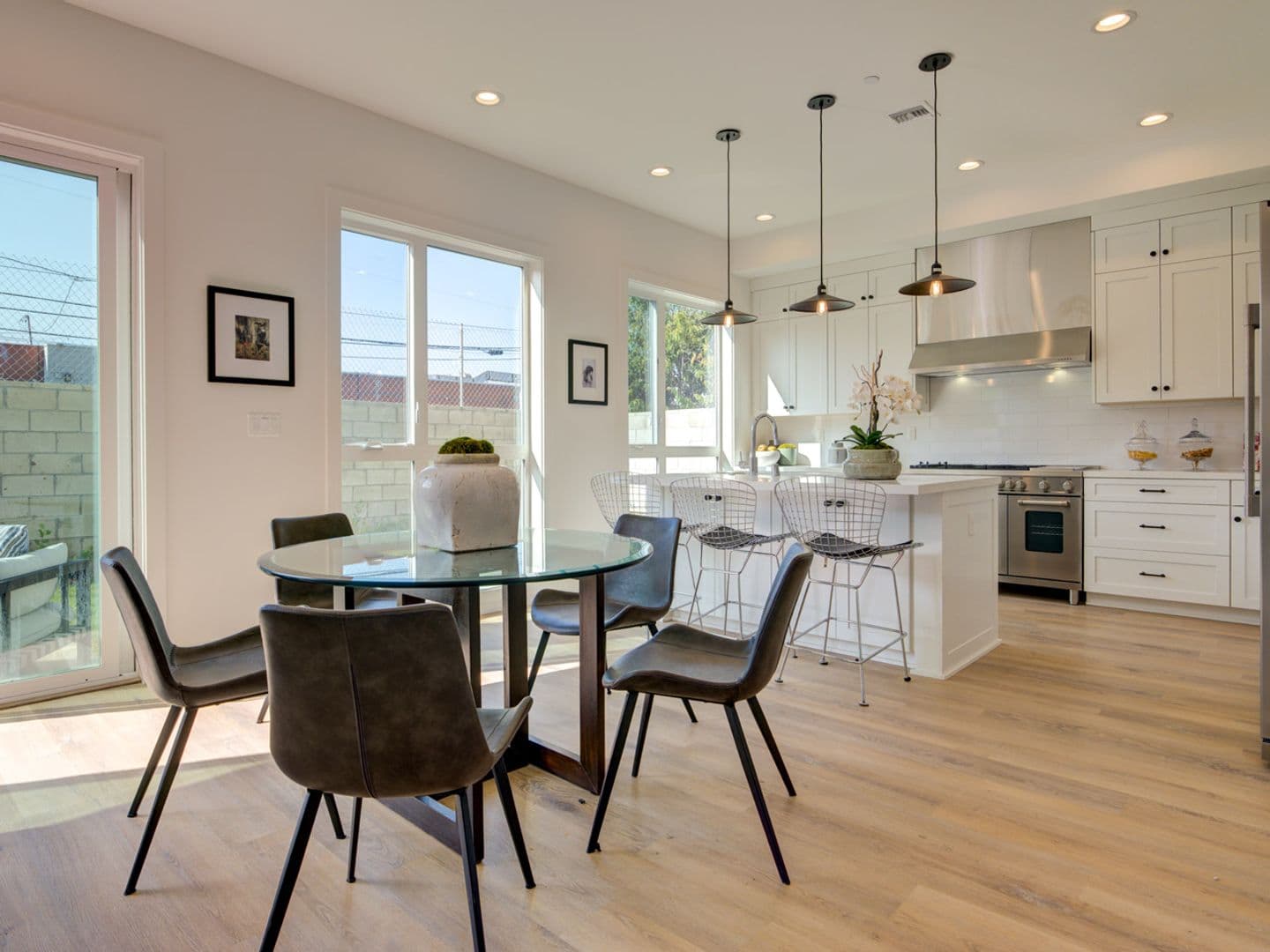 Los Angeles Townhome: 6016 - 6018 Comey Ave