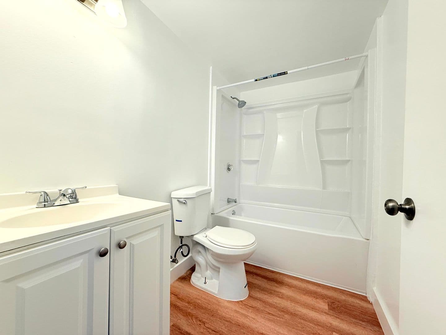 Los Angeles Apartment: 1715 Westmoreland Blvd