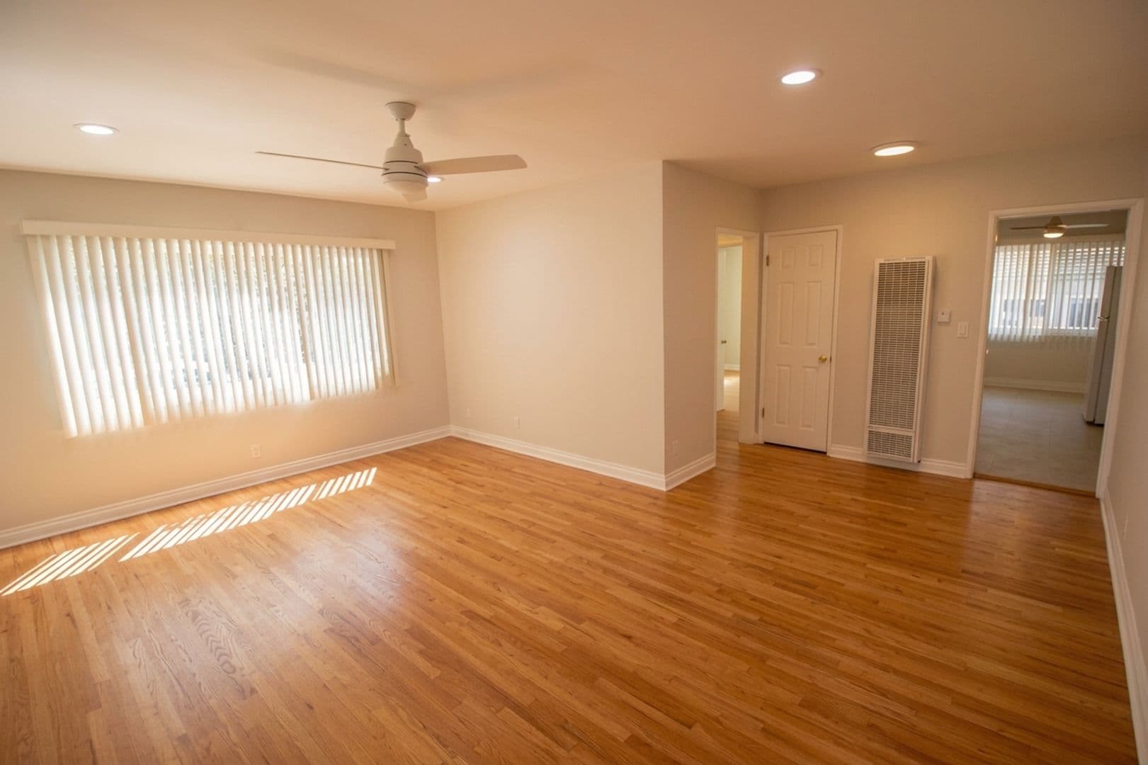 Burbank Apartment: 425 E. Magnolia Boulevard