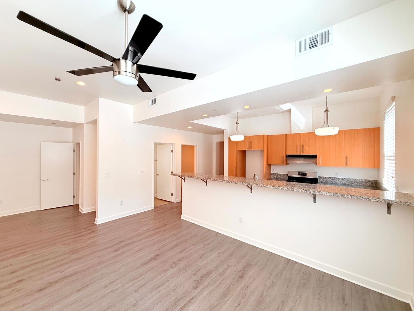 Van Nuys Apartment: 6428 Woodley Avenue