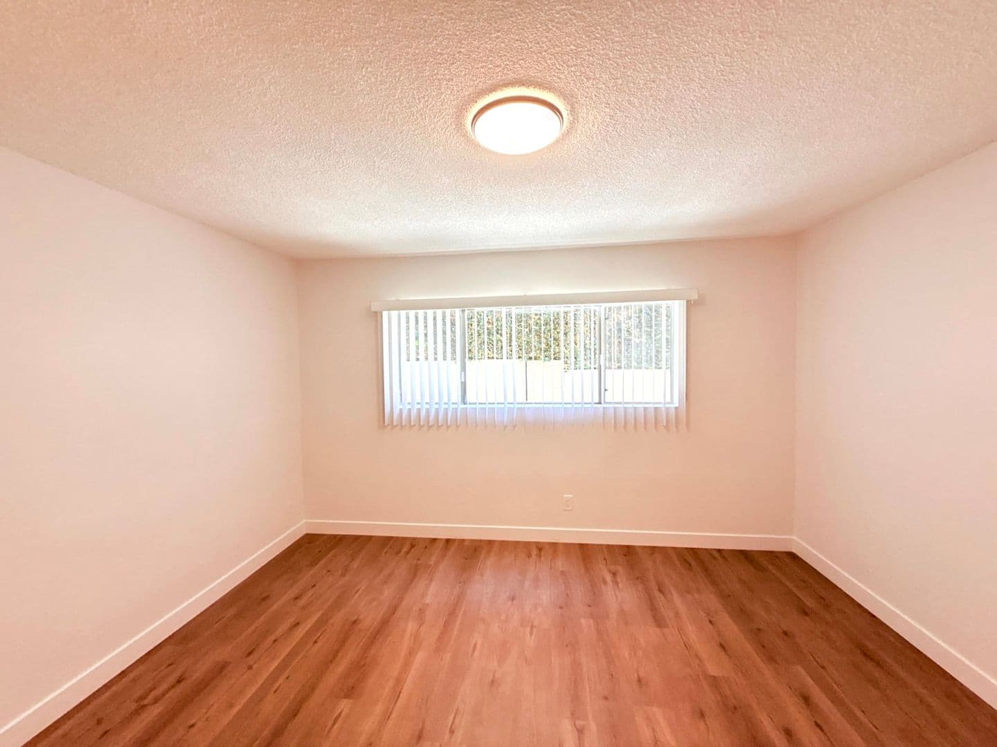 Inglewood Apartment: 853 W Beach Avenue