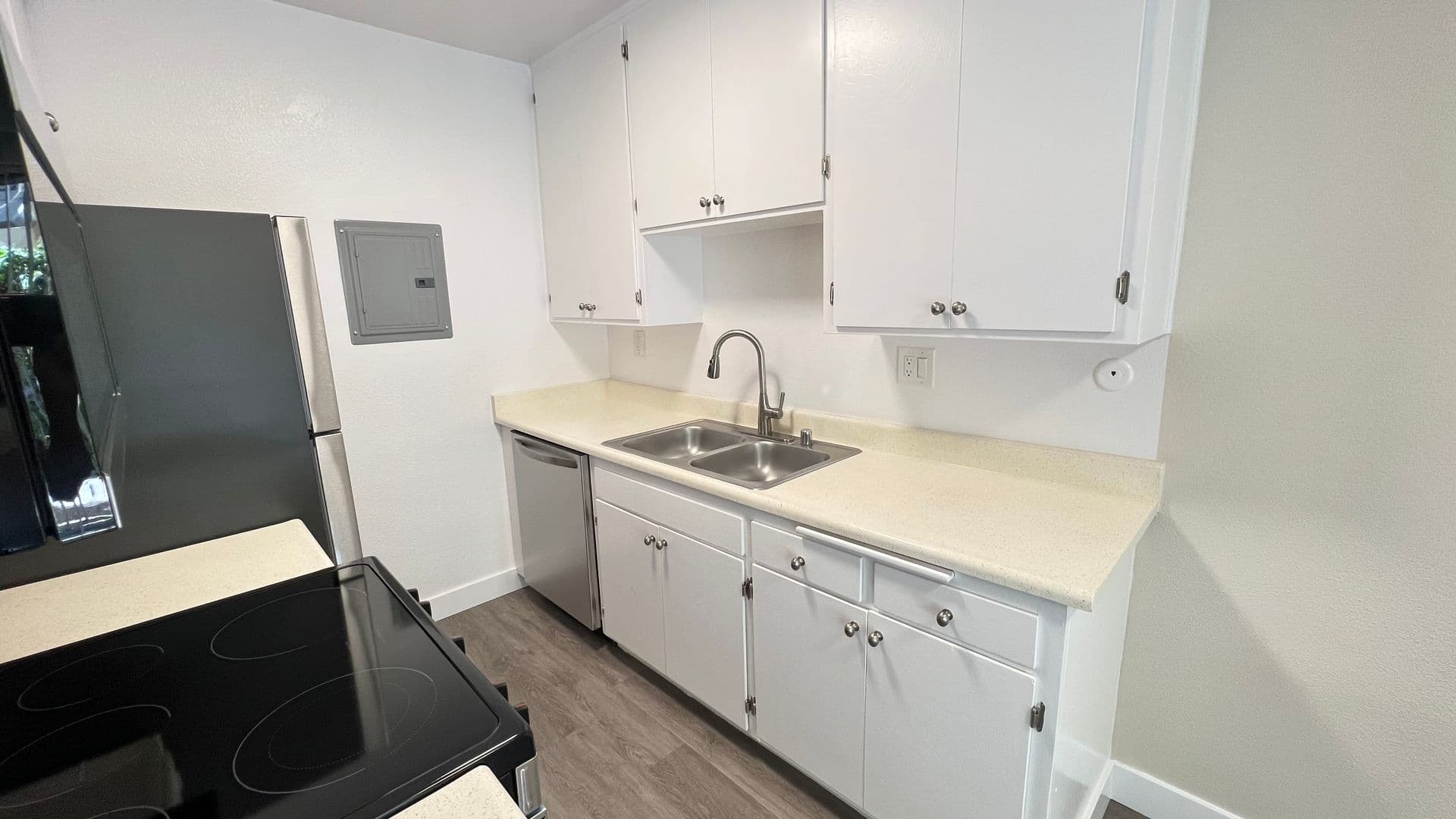 Northridge Apartment: 9600 Reseda Blvd