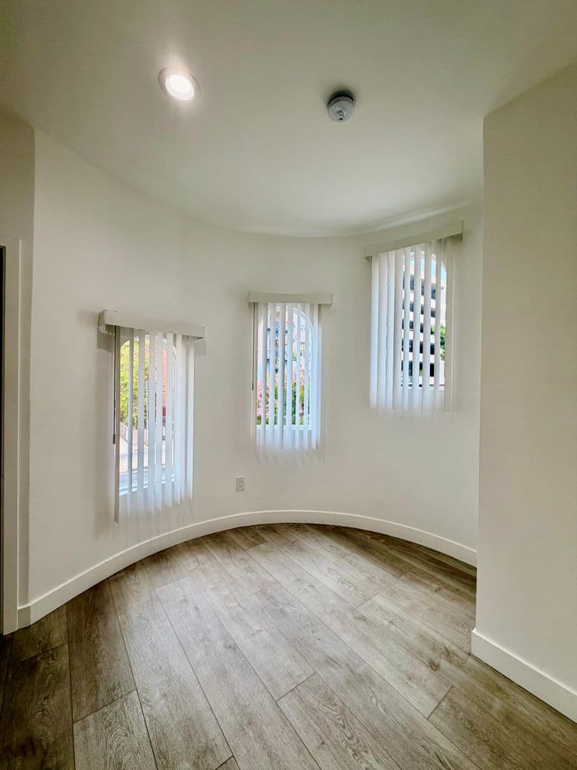 Los Angeles Apartment: 666 Shatto Place