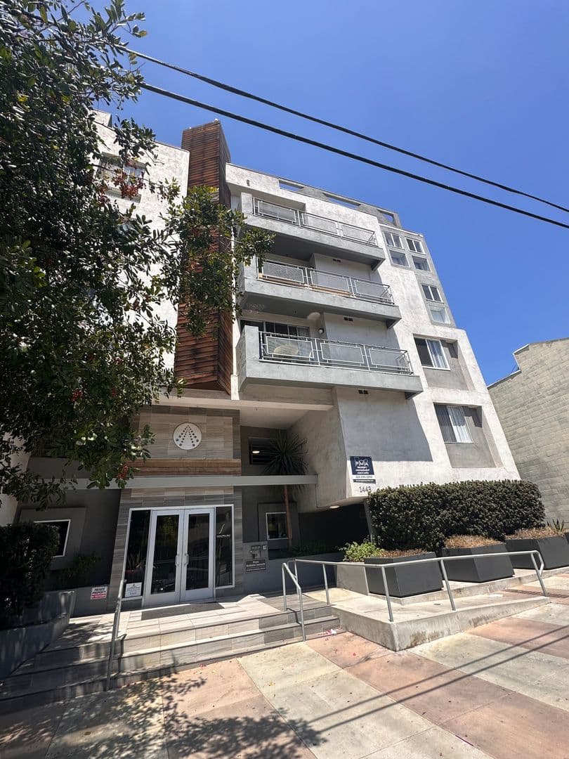 Los Angeles Apartment: 1443 N. Fuller Avenue