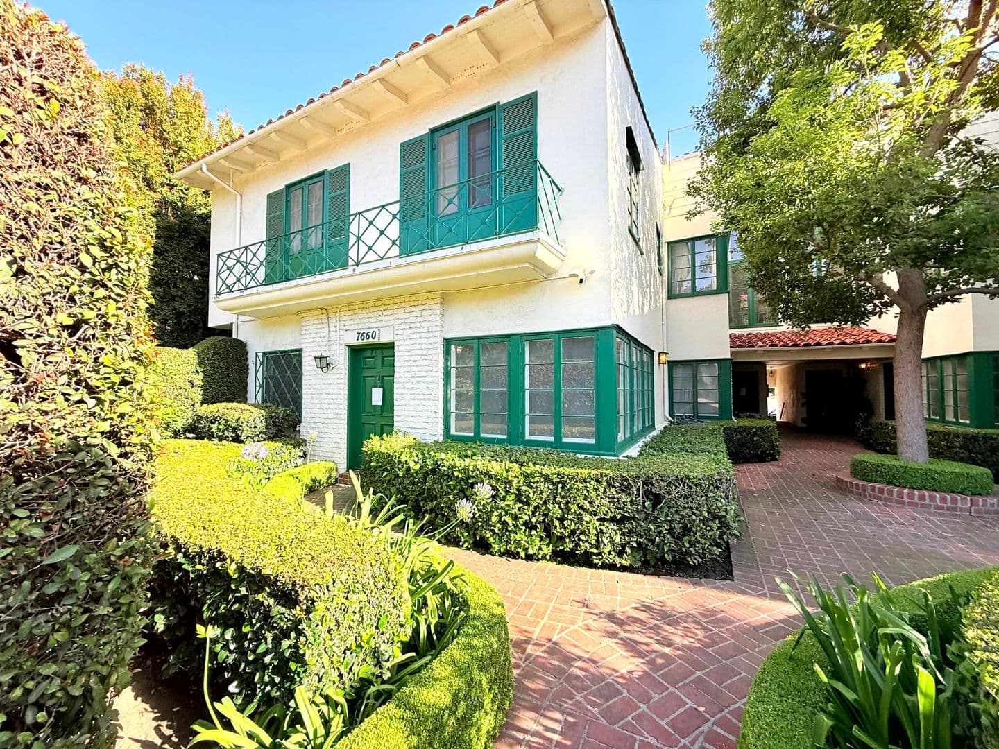 Los Angeles Apartment: 7660 Hollywood Boulevard