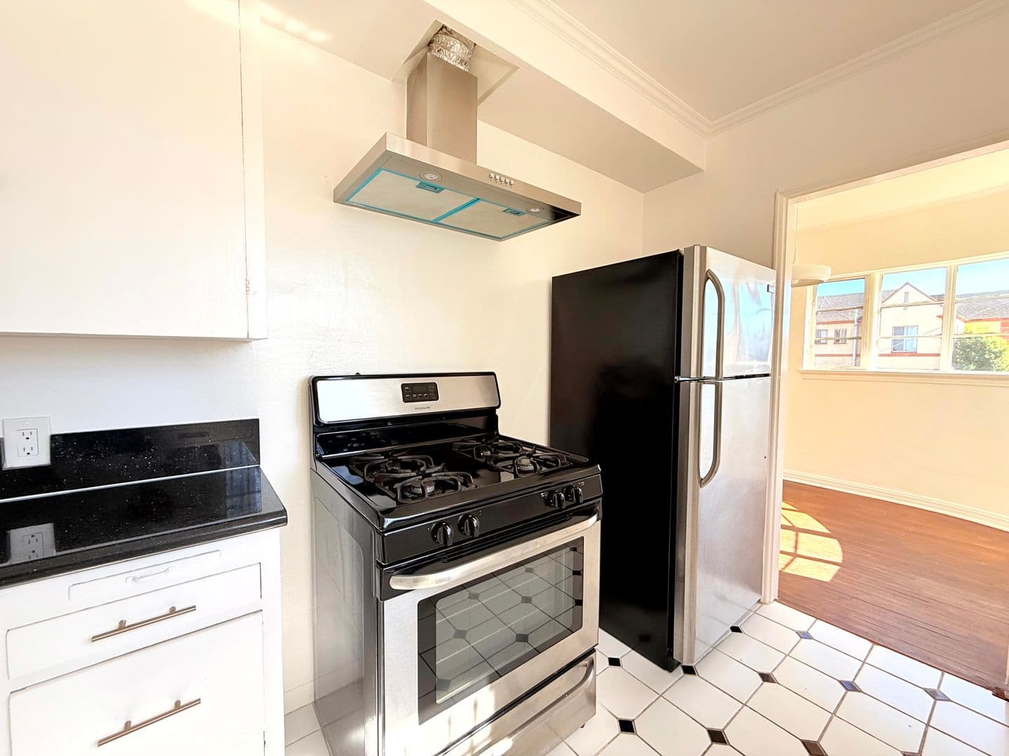 Los Angeles Apartment: 3919 W. 8th Street