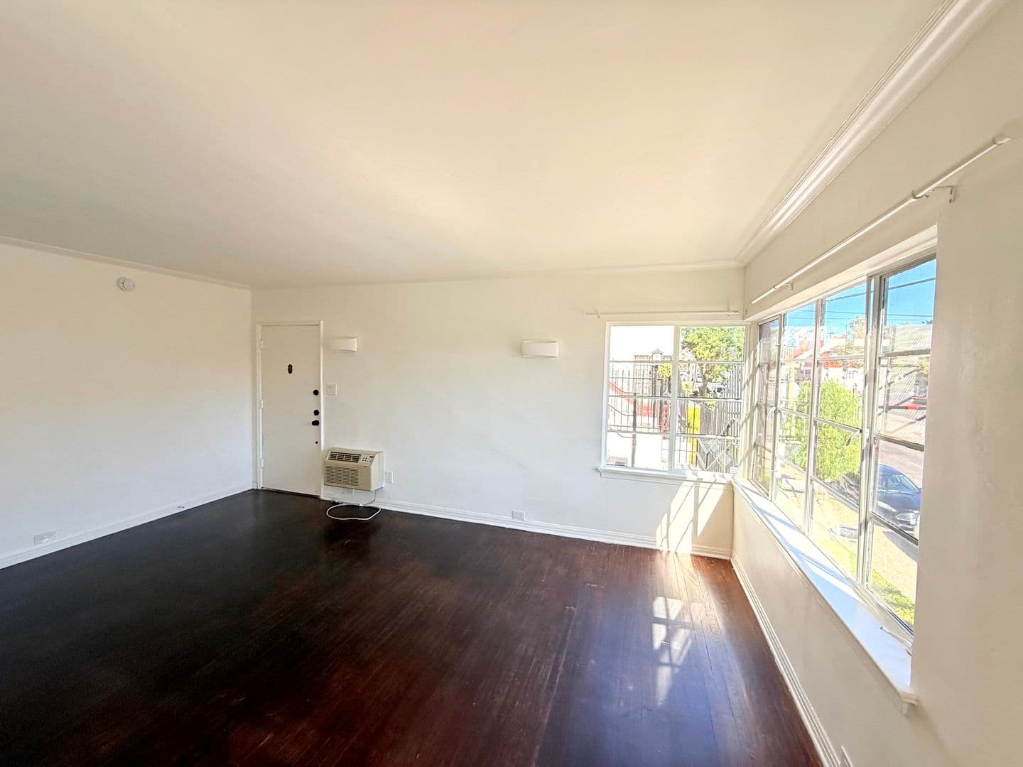 Los Angeles Apartment: 3919 W. 8th Street
