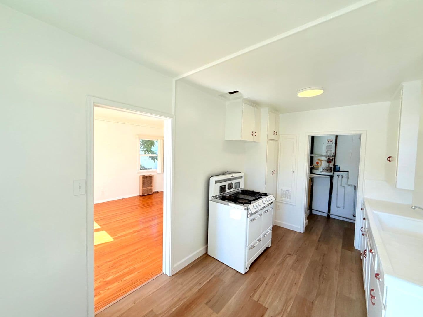 Los Angeles Apartment: 3531-3541 12th Avenue