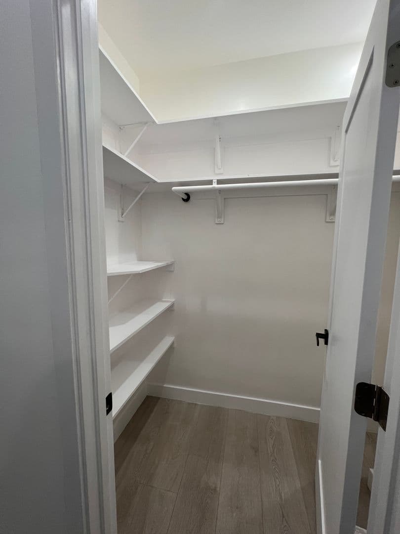 Los Angeles Apartment: 666 Shatto Place