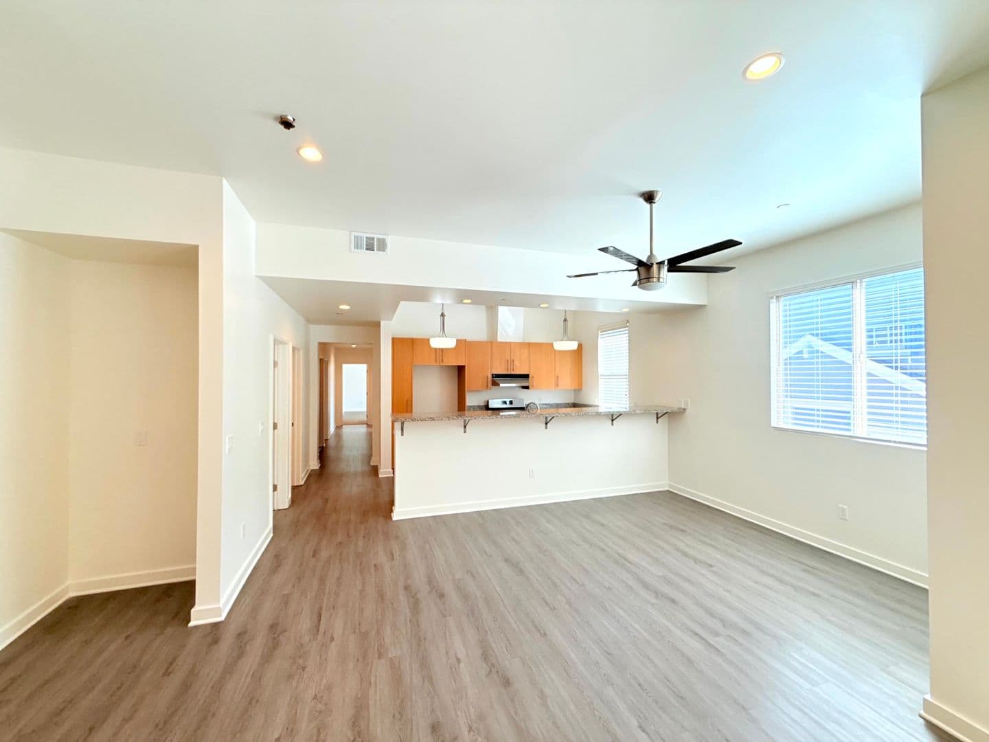 Van Nuys Apartment: 6428 Woodley Avenue