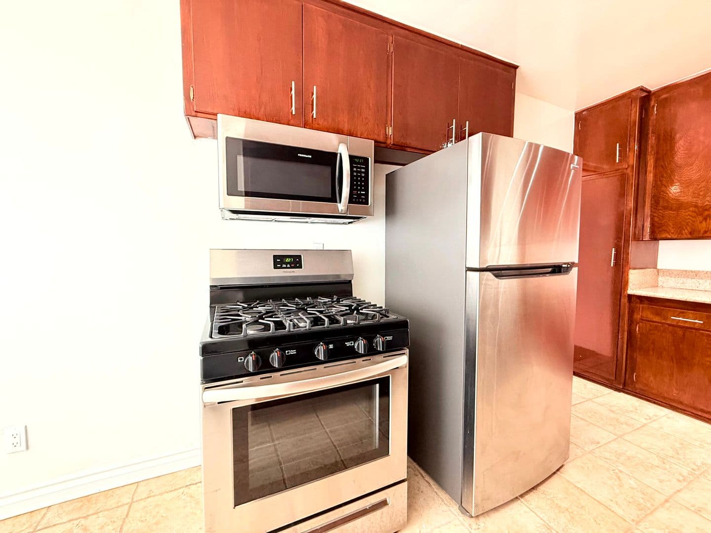Los Angeles Apartment: 5618 Harold Way