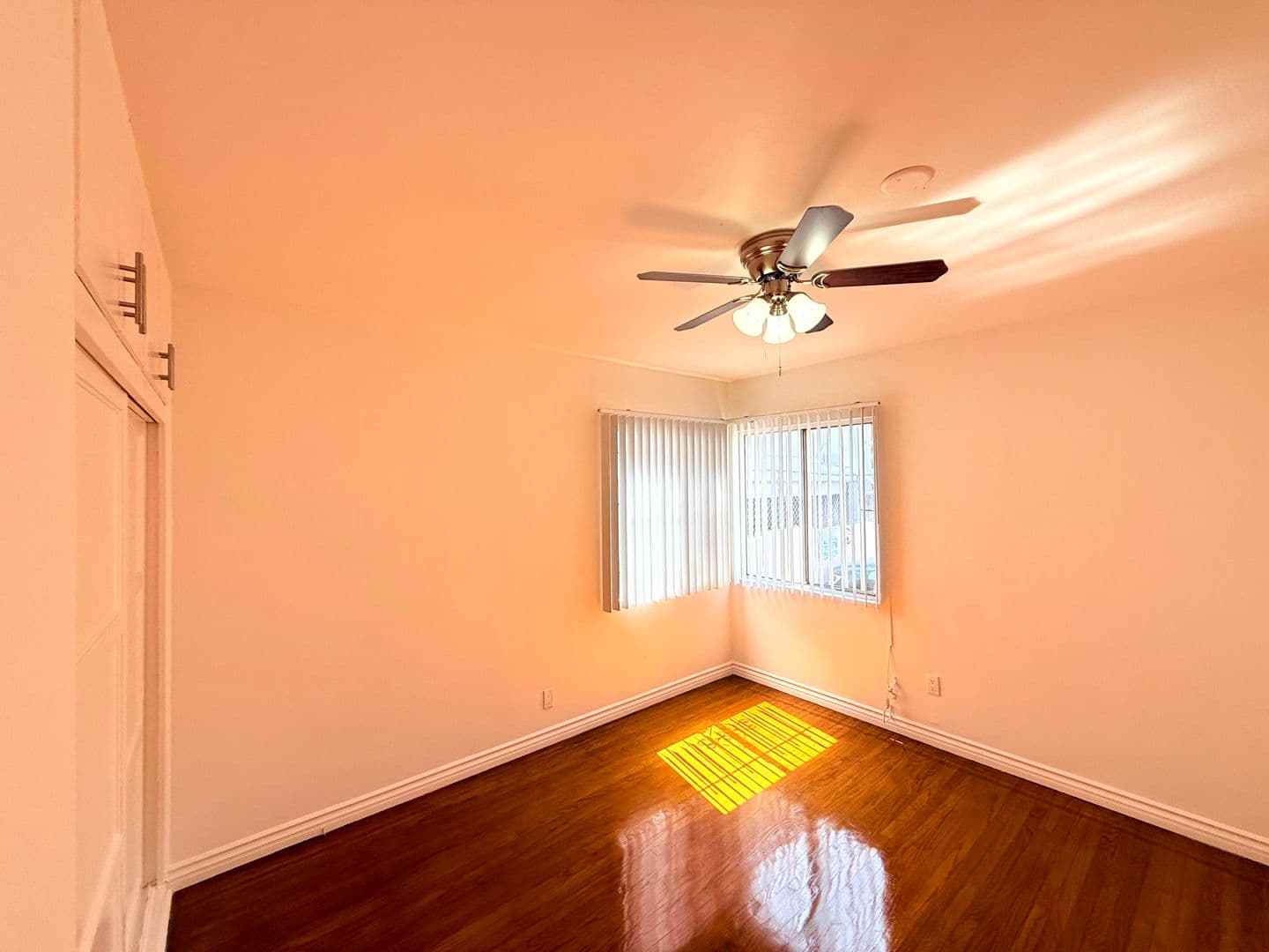 Los Angeles Apartment: 4948 Rosewood Avenue