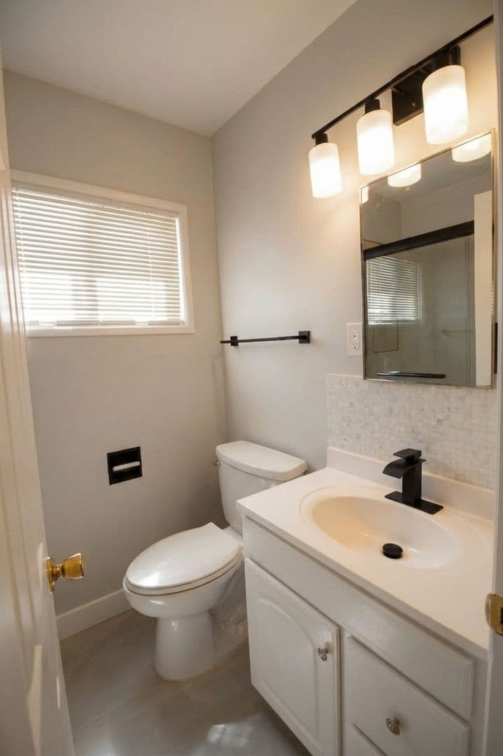 Burbank Apartment: 425 E. Magnolia Boulevard
