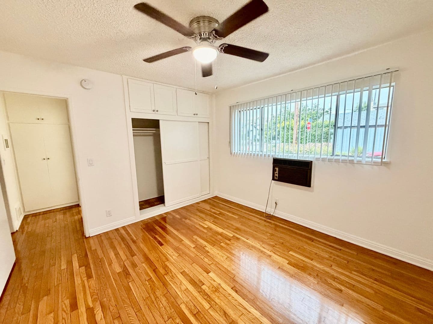 Los Angeles Apartment: 956 Wilcox Avenue