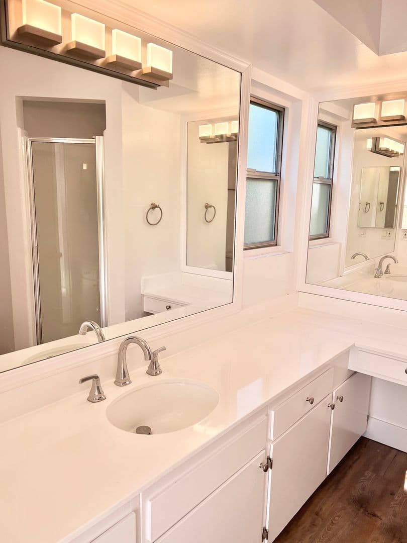 Sherman Oaks Apartment: 4647 Vista Del Monte