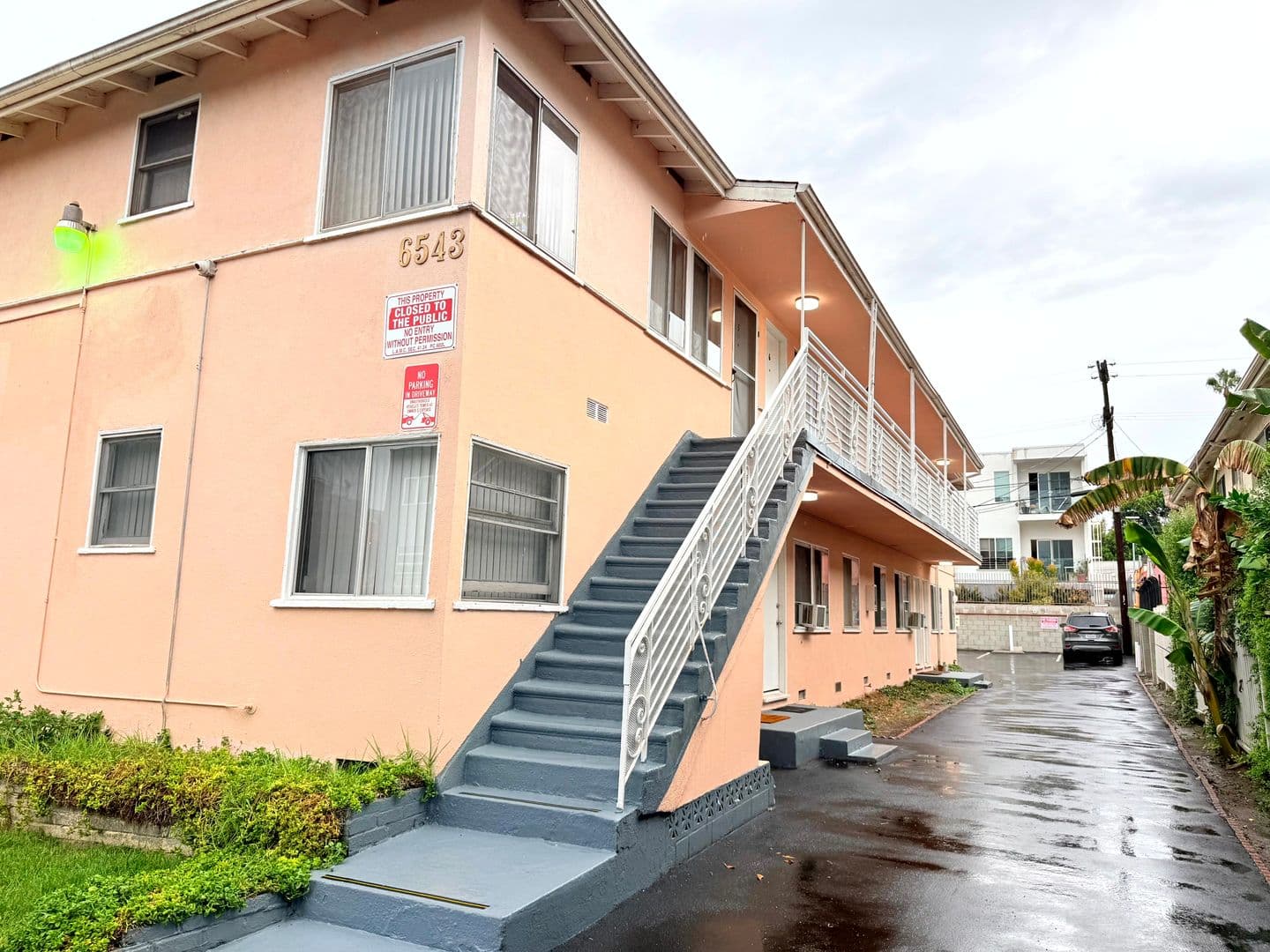 Los Angeles Apartment: 6543 La Mirada Avenue