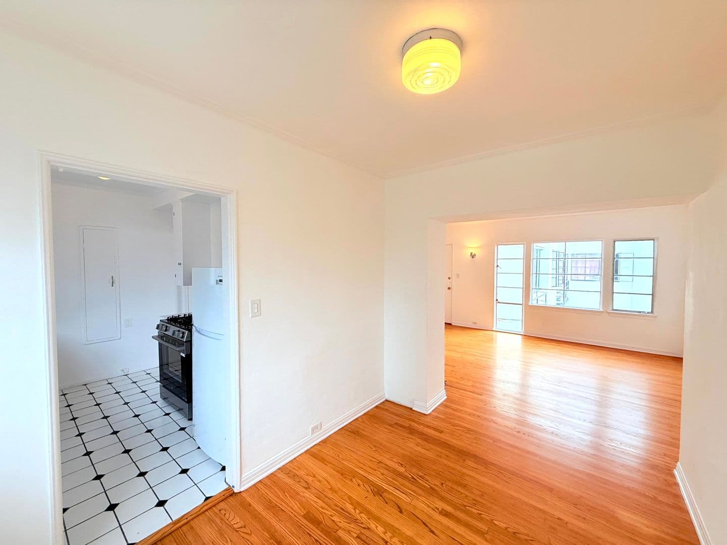 Los Angeles Apartment: 3919 W. 8th Street