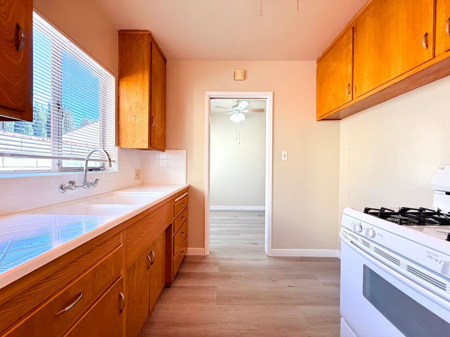 Burbank Apartment: 318 N. 7th St.