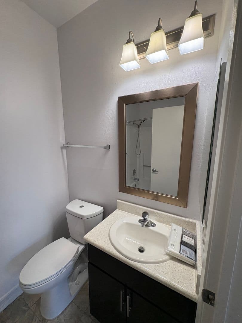 Los Angeles Apartment: 1443 N. Fuller Avenue