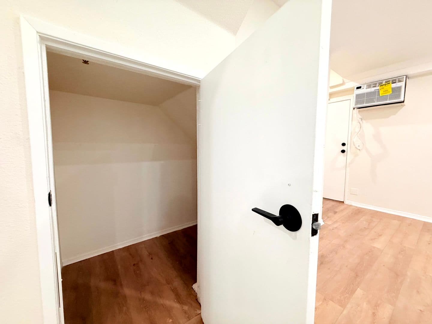 Los Angeles Apartment: 432 N Kingsley Dr.