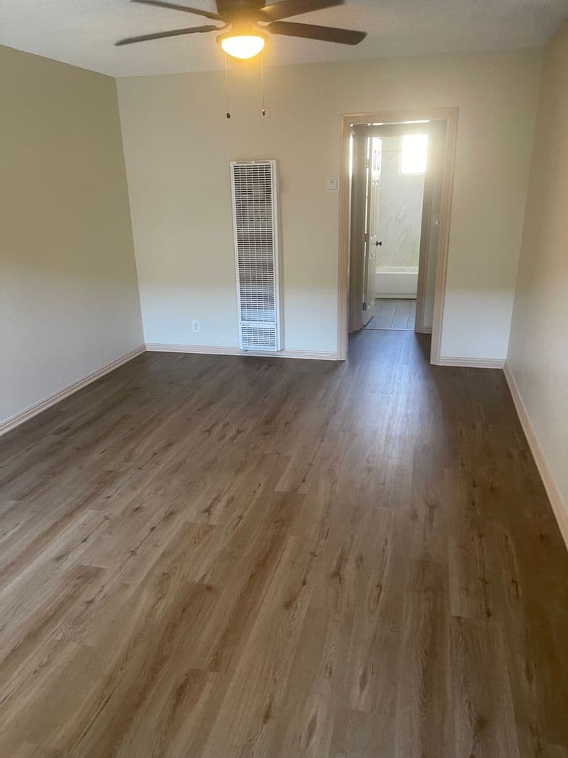 Inglewood Apartment: 925 Enterprise Avenue