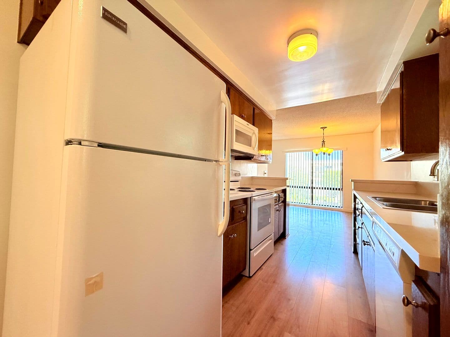 Los Angeles Apartment: 1275 Barry Avenue