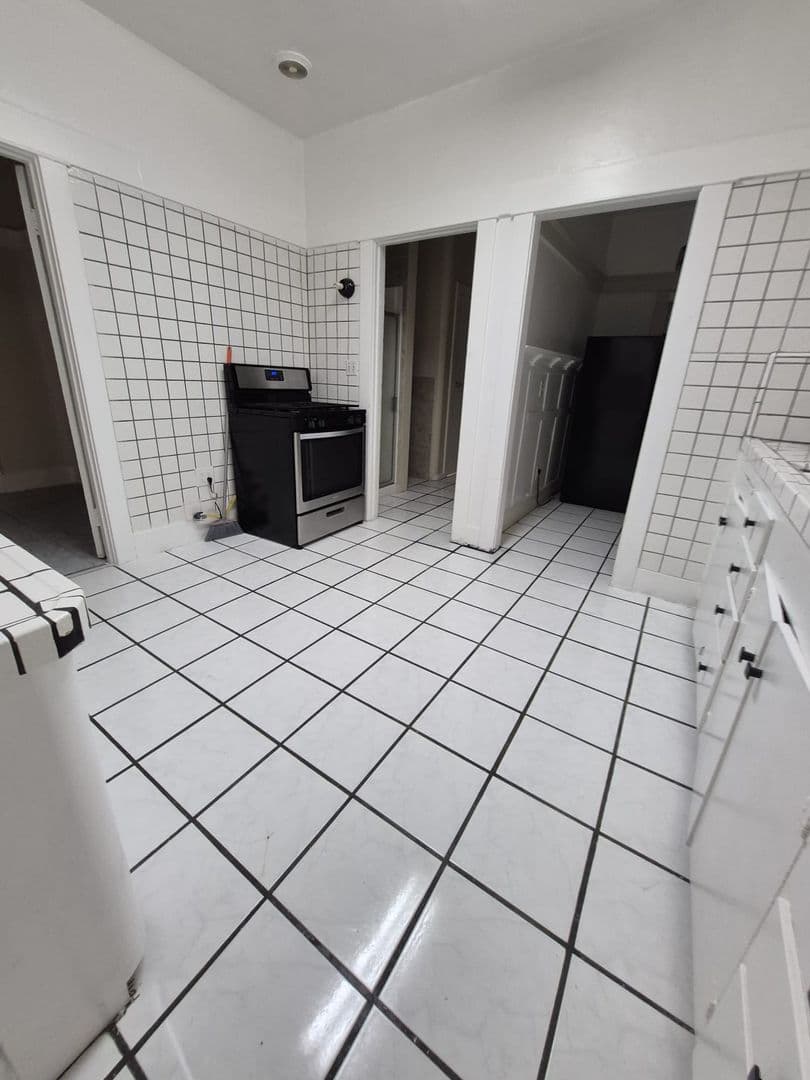 Los Angeles House: 1513 W 45th St