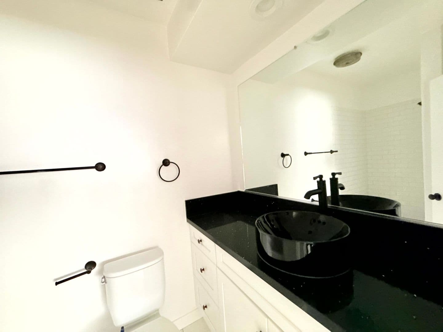 Los Angeles Apartment: 1426 South Point View St.