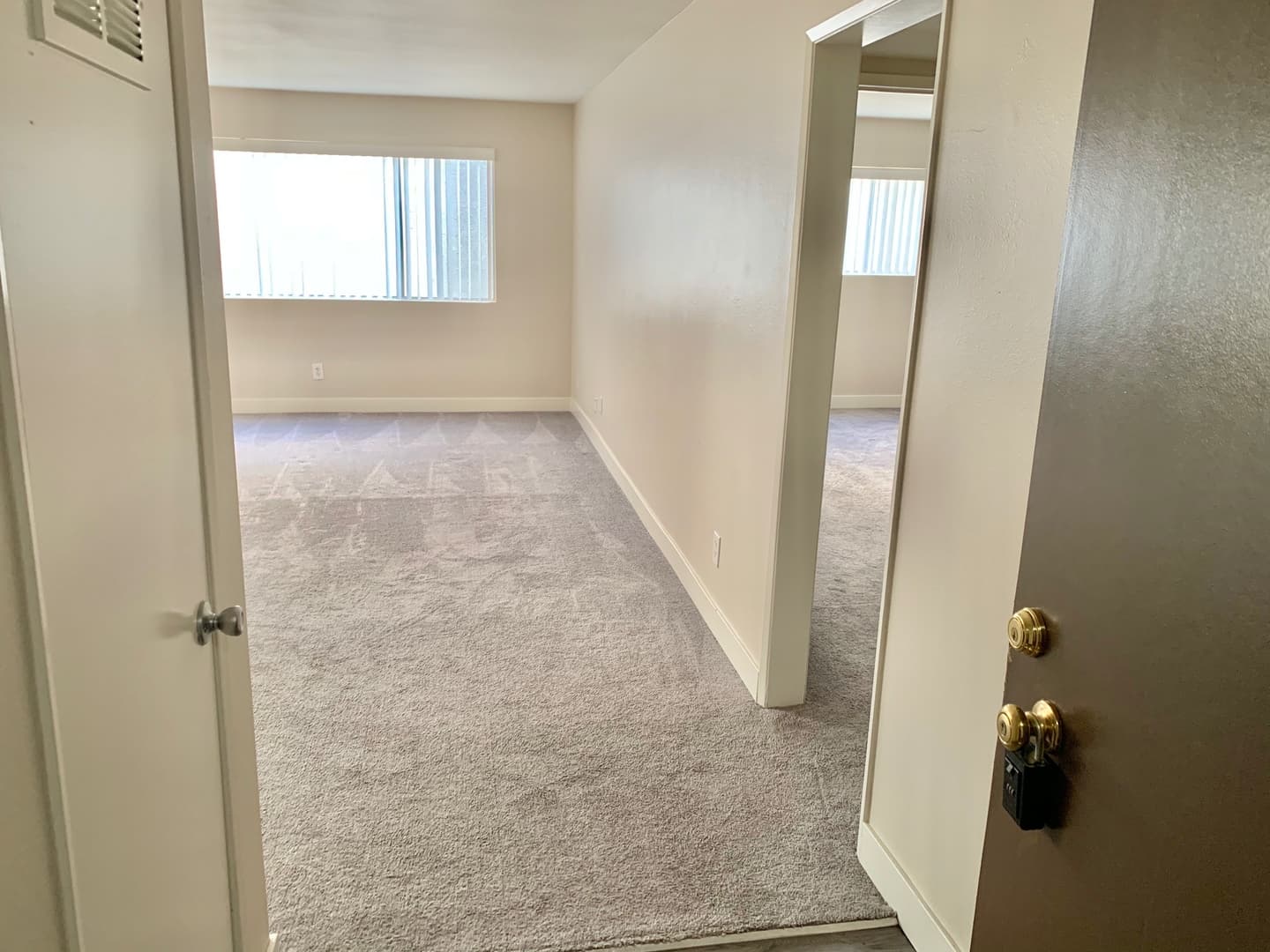 Sherman Oaks Apartment: 4647 Vista Del Monte