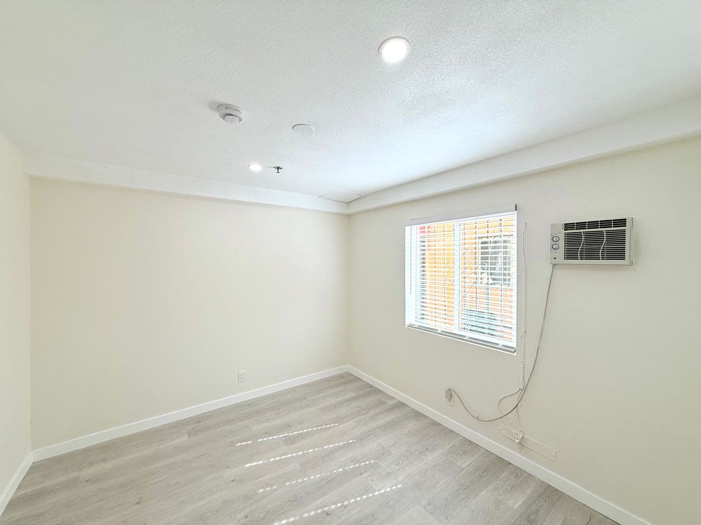 Los Angeles Apartment: 432 N Kingsley Dr.