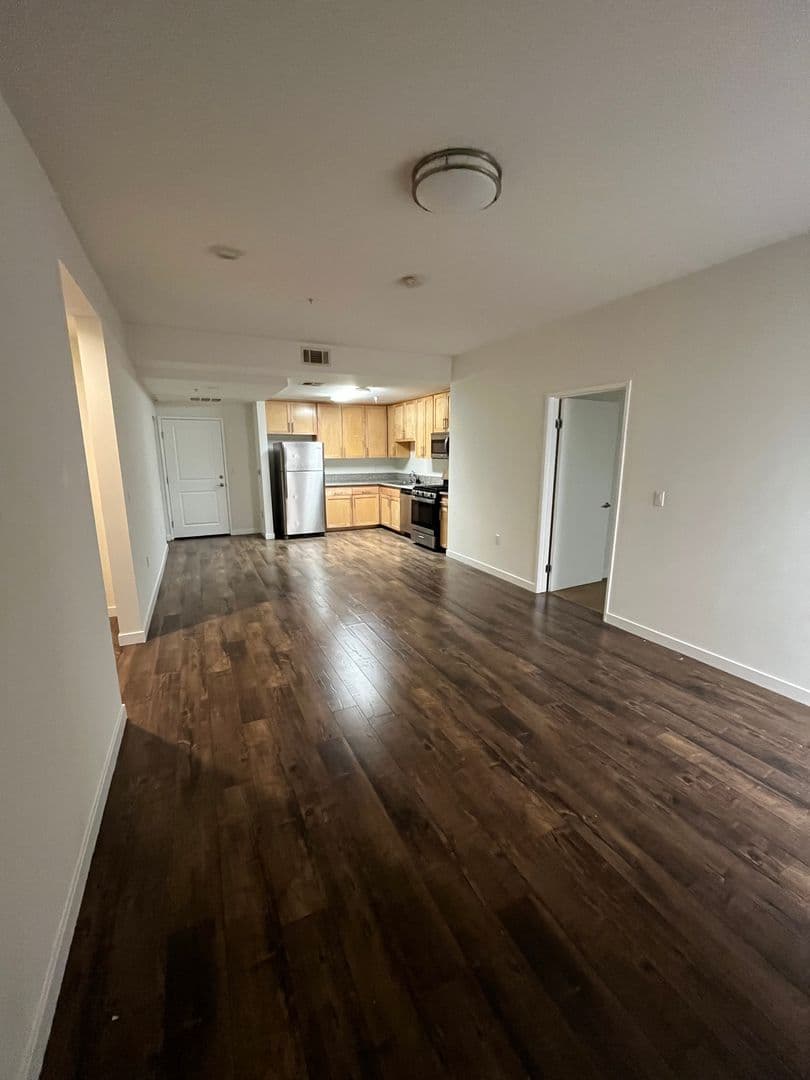 Canoga Park Apartment: 6816 Independence Ave