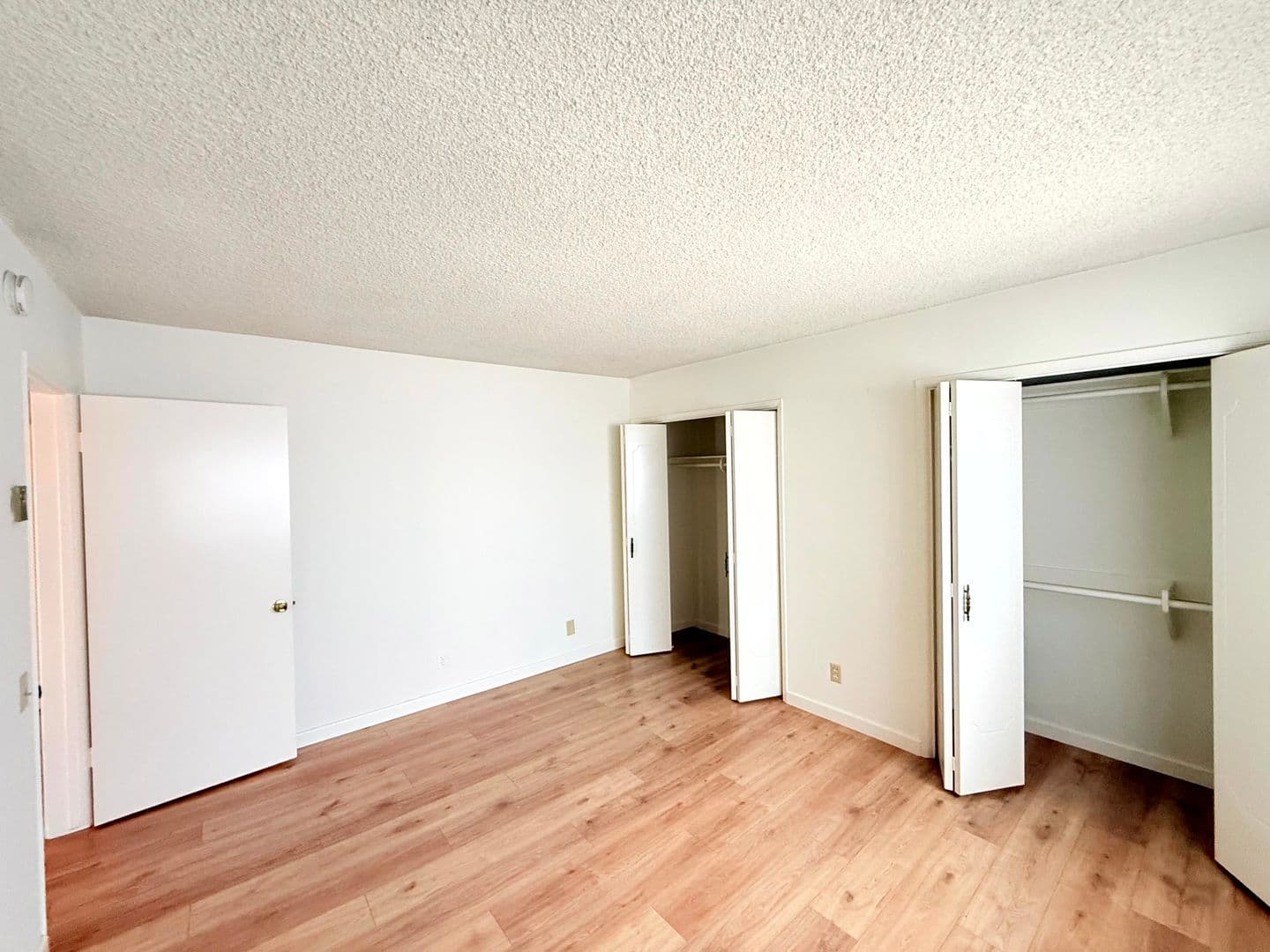 Los Angeles Apartment: 1275 Barry Avenue