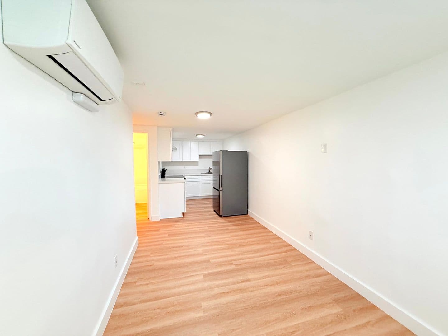 Los Angeles Apartment: 1715 Westmoreland Blvd
