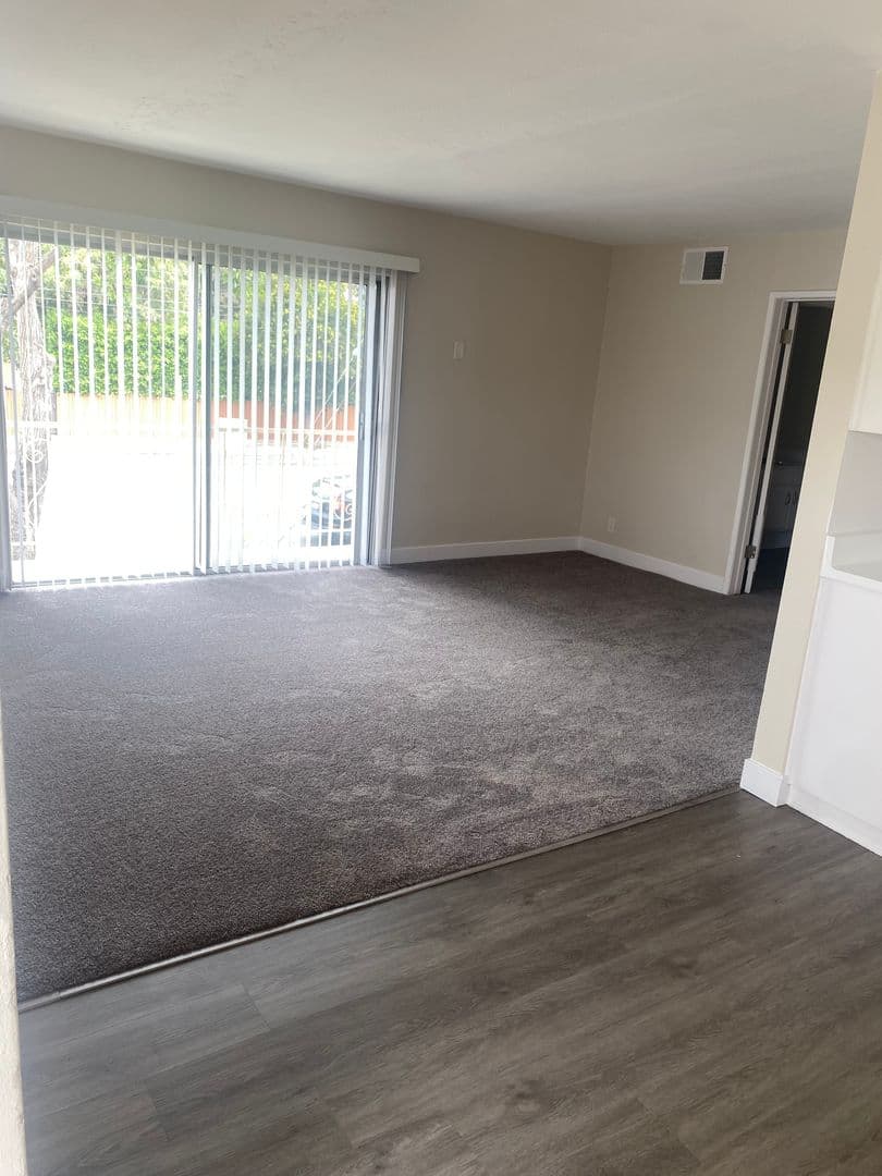 Winnetka Apartment: 20258 Roscoe Blvd