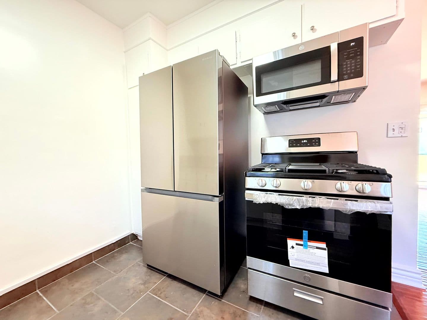 West Hollywood Apartment: 8130 Norton Ave