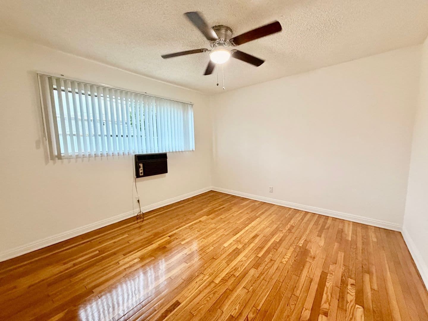 Los Angeles Apartment: 956 Wilcox Avenue