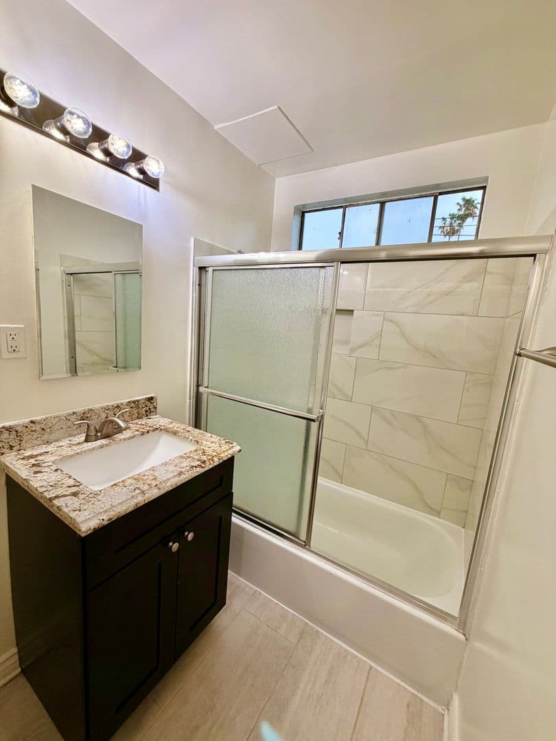 Los Angeles Apartment: 956 Wilcox Avenue