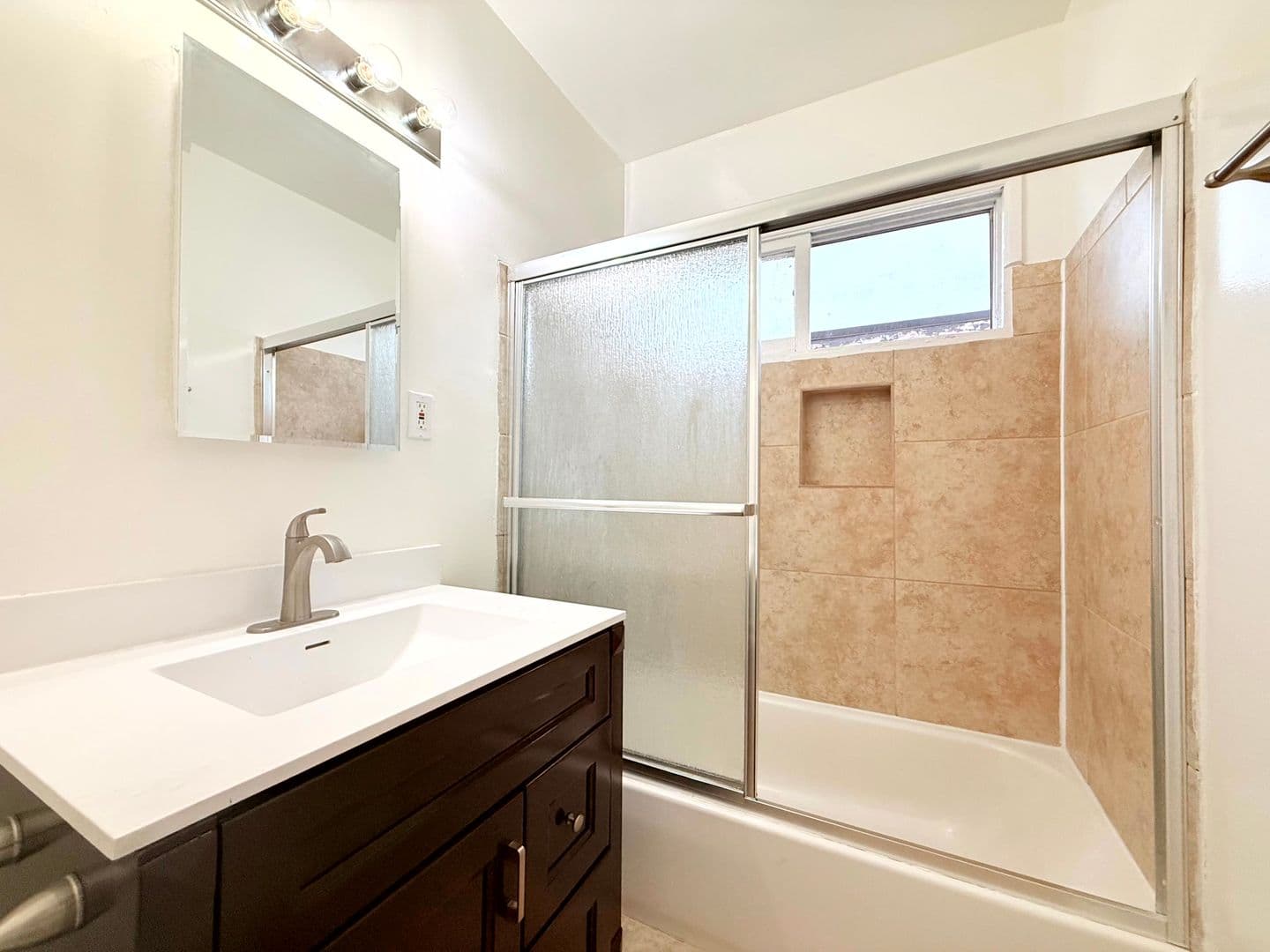 Los Angeles Apartment: 6543 La Mirada Avenue