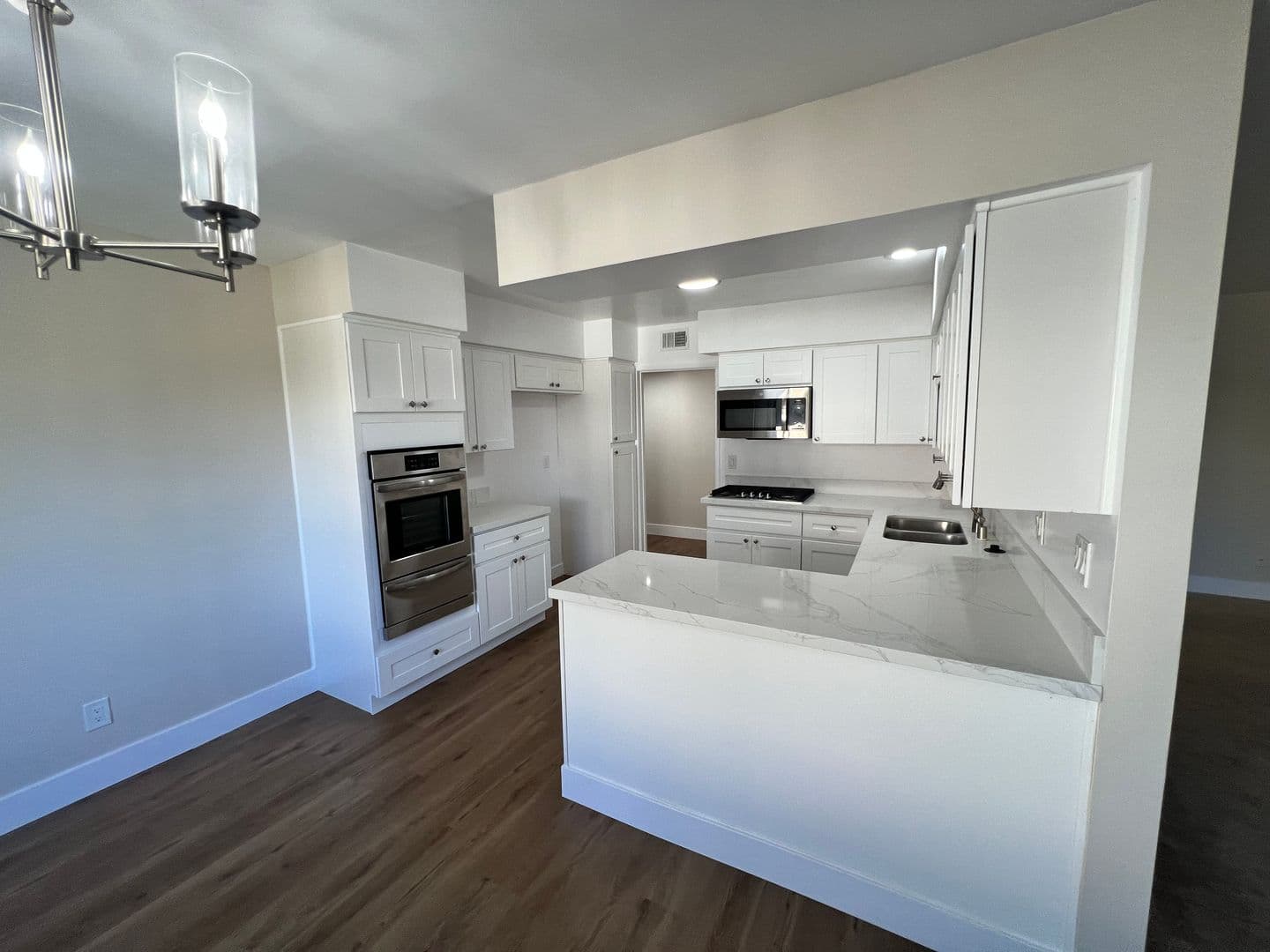 Sherman Oaks Apartment: 4647 Vista Del Monte