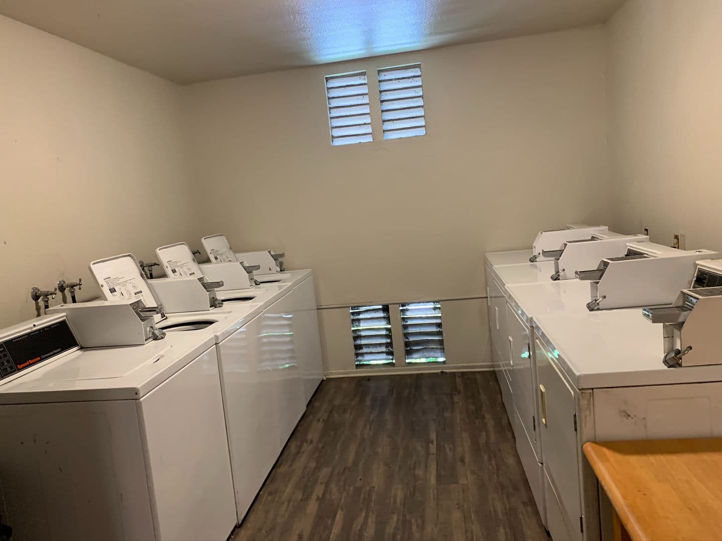 Reseda Apartment: 7235 Baird Avenue